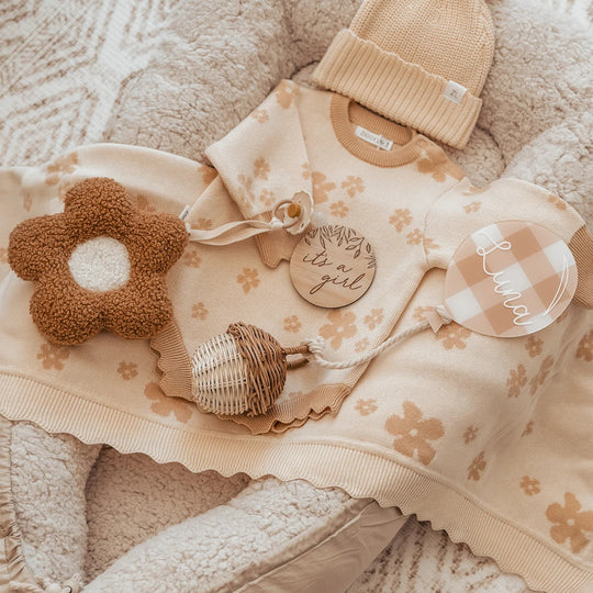 Almond Daisy Pacifier Holder