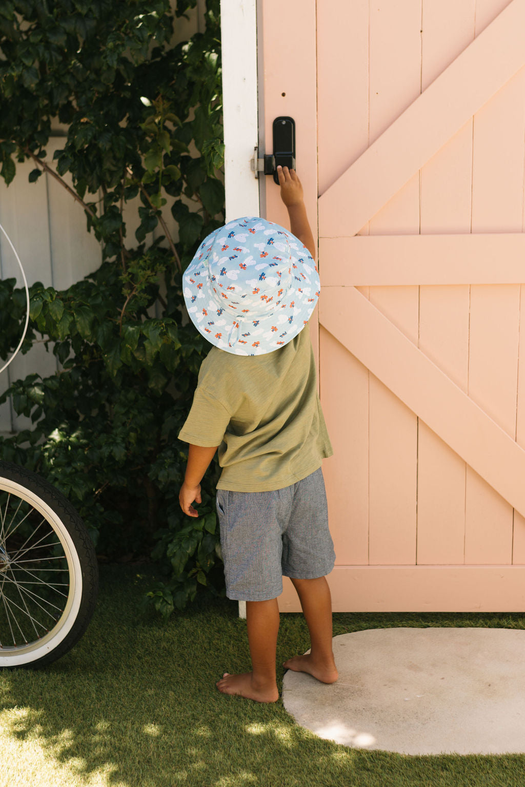 High Flyers Wide Brim Bucket Hat Blue, Red and White