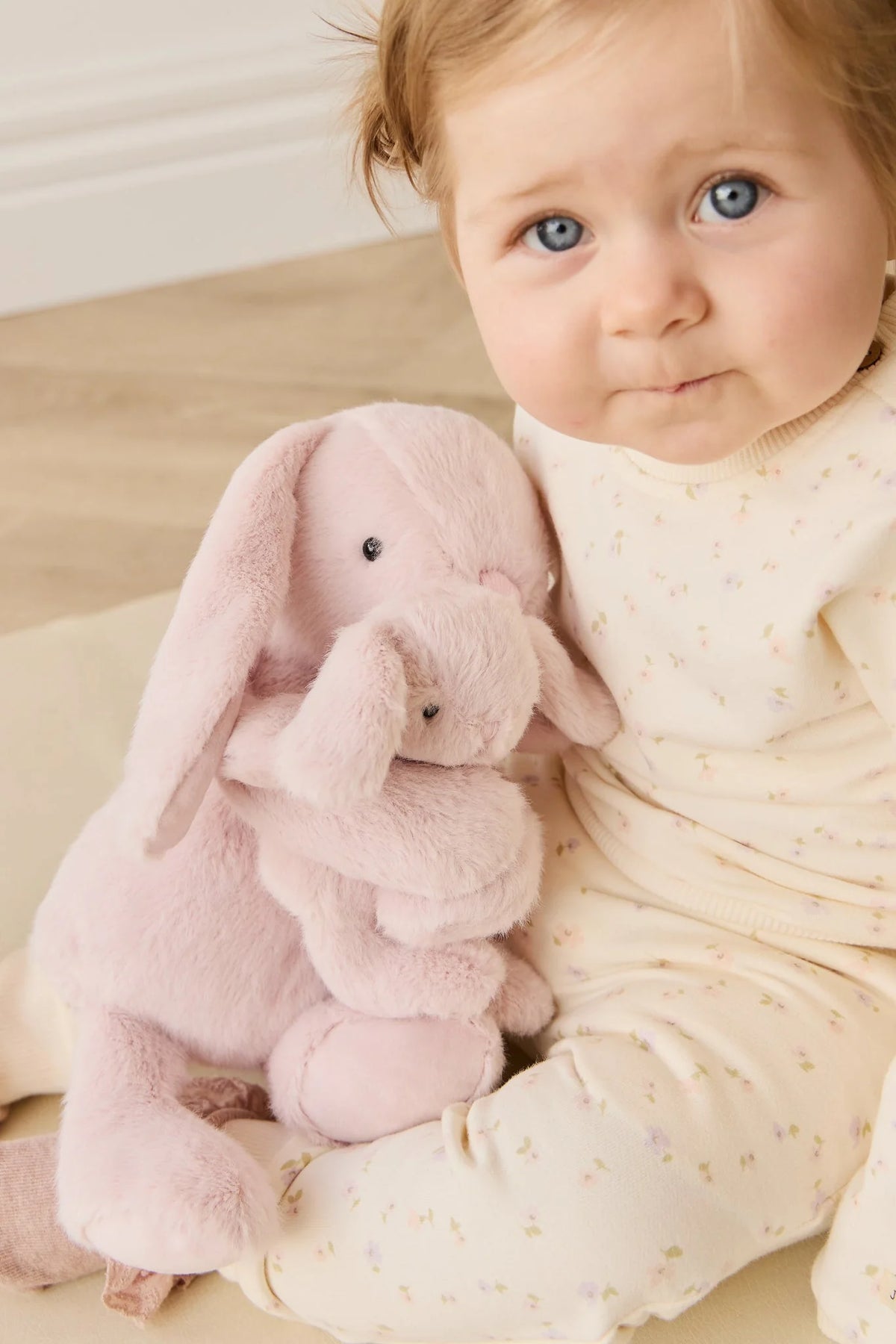 Snuggle Bunnies | Frankie the Hugging Bunny | Blossom